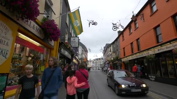 Piesi Chodniku Killarney Irlandia — Wideo stockowe