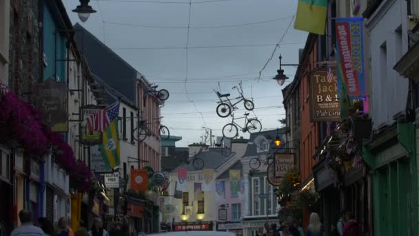爱尔兰基拉尼的一条多云的街道 — 图库视频影像