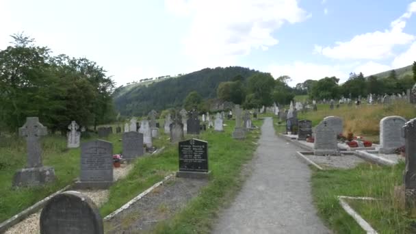 Callejón Del Cementerio Largo Lápidas — Vídeo de stock