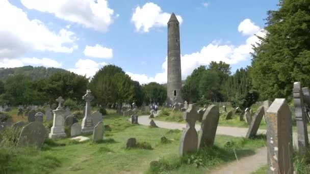 Torre Redonda Del Cementerio Glendalough — Vídeos de Stock