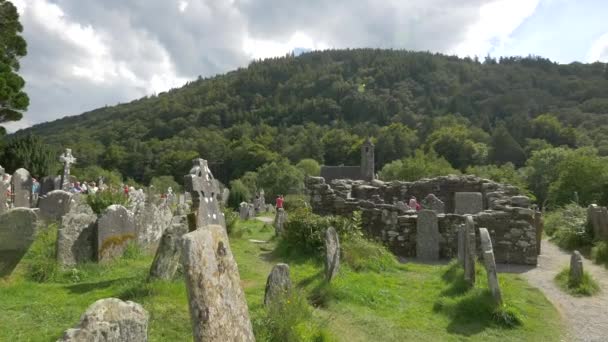 Ruína Pedra Glendalough Cemetery — Vídeo de Stock