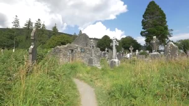 Personnes Marchant Glendalough Pierre Ruine — Video