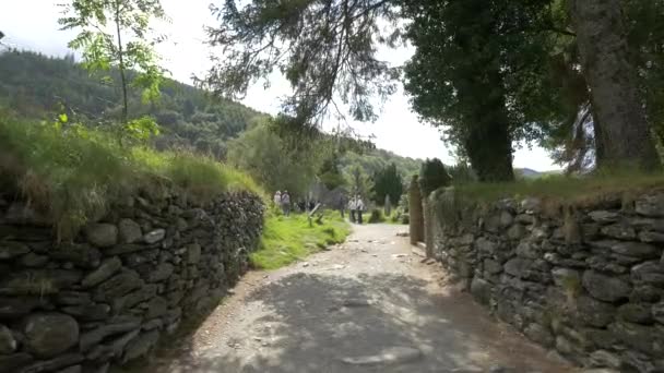 Allée Menant Cimetière Glendalough — Video