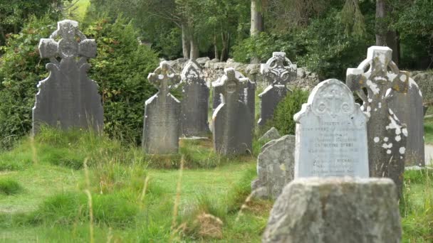 グレンダルフ墓地の古い墓石 — ストック動画