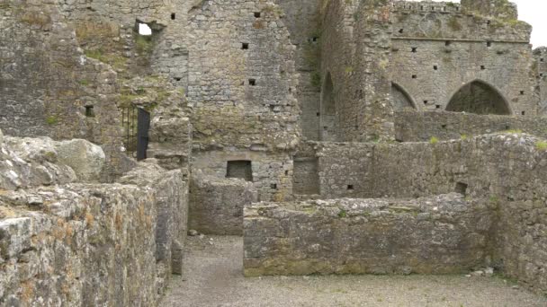 Kamienne Ruiny Murów Średniowiecznego Klasztoru — Wideo stockowe