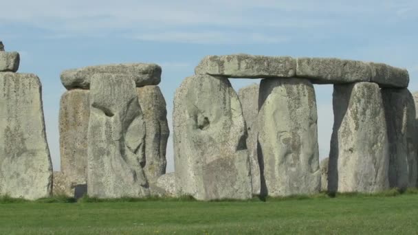 Pan Links Van Beroemde Stonehenge — Stockvideo