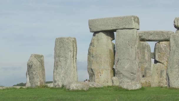 Pan Höger Klipporna Vid Stonehenge — Stockvideo