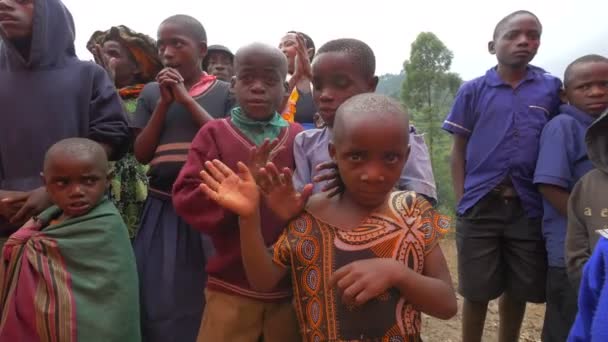 Grupo Niños Africanos Saludando — Vídeo de stock