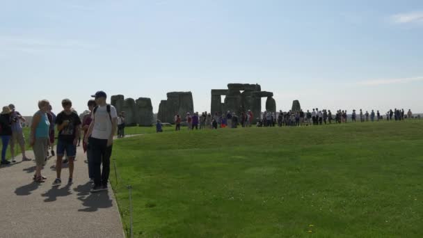 Turistas Monumento Stonehenge — Vídeo de stock