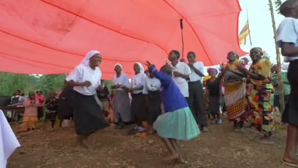 Ugandan People Singing Dancing Gathering — Stock Video