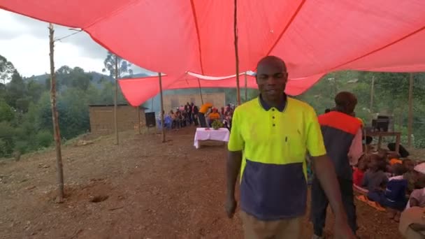 Footage Uganda Lifestyle Rubber Boot Sustaining Red Tent — Wideo stockowe