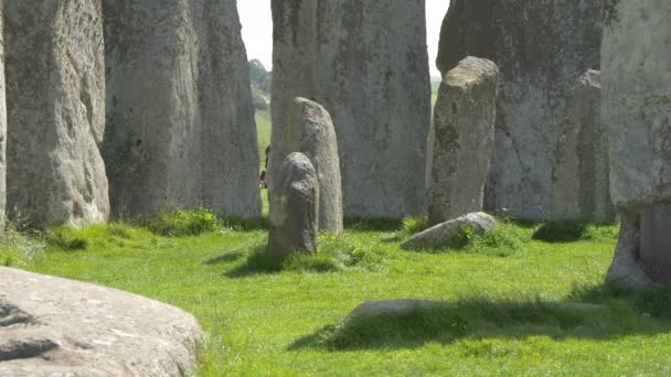 Vertikala Stenar Vid Stonehenge — Stockvideo