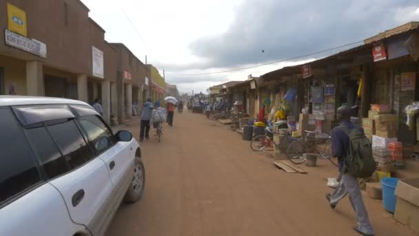 Persone Che Camminano Una Piccola Strada Uganda — Video Stock