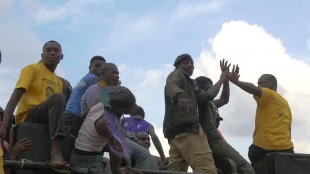 街头示威的非洲人 — 图库视频影像