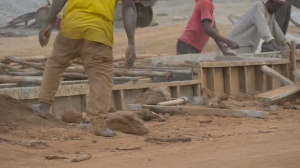 Footage Uganda Lifestyle African Men Repairing Road — Stok video