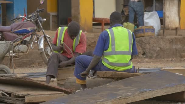 Footage Uganda Lifestyle Worker Cutting Piece Wrought Iron — Stok video