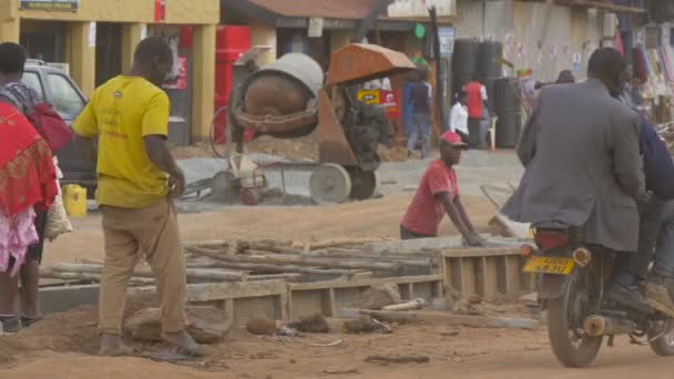 거리에서 일하는 아프리카 남자들 — 비디오