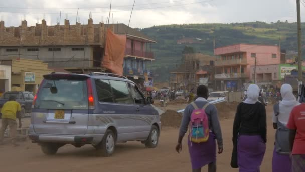 Menschen Auf Einer Straße Afrika — Stockvideo