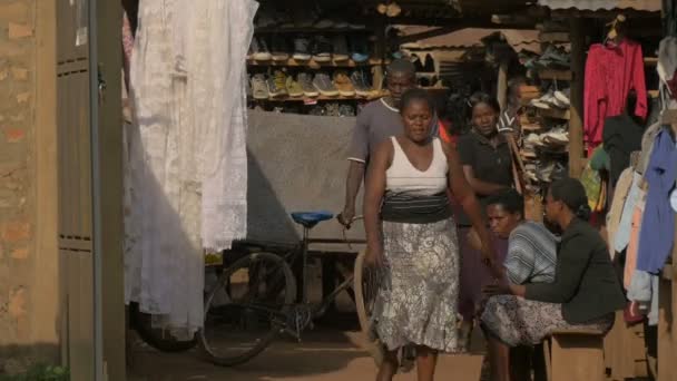 Африканская Женщина Работает Рынке — стоковое видео