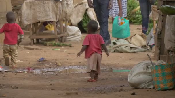 Africké Děti Hrající Trhu — Stock video