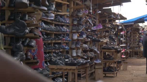 Местные Жители Ходят Обувному Рынку Кабале Уганда — стоковое видео
