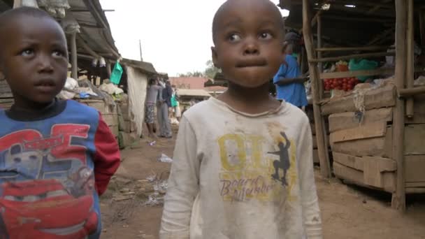 Afrikaanse Kinderen Een Markt Kabale Oeganda — Stockvideo