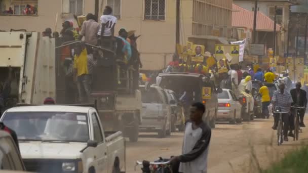 Afrikaanse Mensen Protesteren Straat — Stockvideo