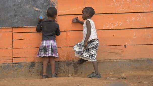非洲女孩玩耍的镜头 — 图库视频影像