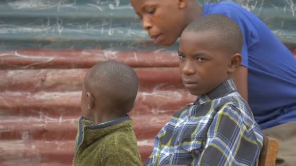 两名非洲男孩的录像 — 图库视频影像