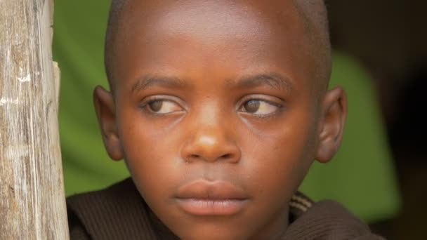 Närbild Ett Afrikanskt Barn — Stockvideo