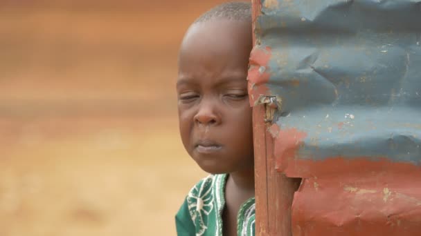 非洲儿童吃东西的镜头 — 图库视频影像