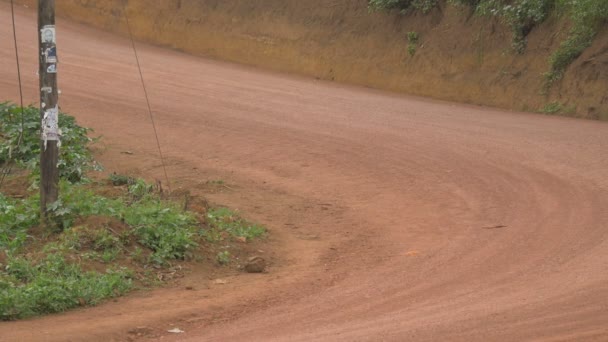 乌干达尘土飞扬的道路 — 图库视频影像