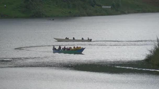 Barcos Navegando Lago — Vídeo de Stock