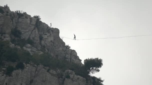Brave Person Walking Rope — Vídeo de Stock