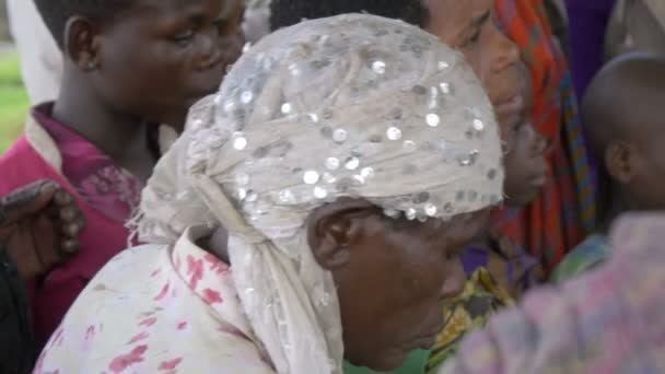 Femme Africaine Avec Écharpe Sur Tête — Video