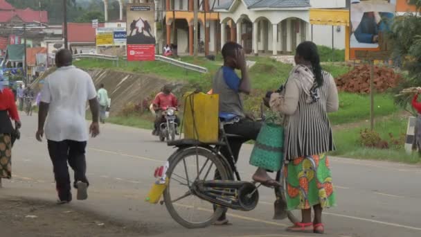 People Road Uganda — Stock Video
