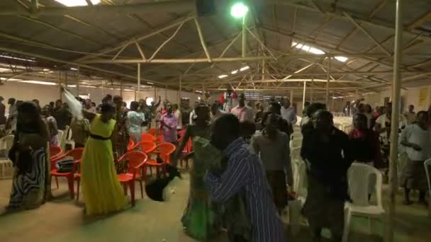 Африканцы Поют Танцуют Церкви — стоковое видео