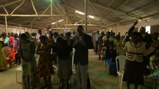 Африканцы Молятся Церкви — стоковое видео