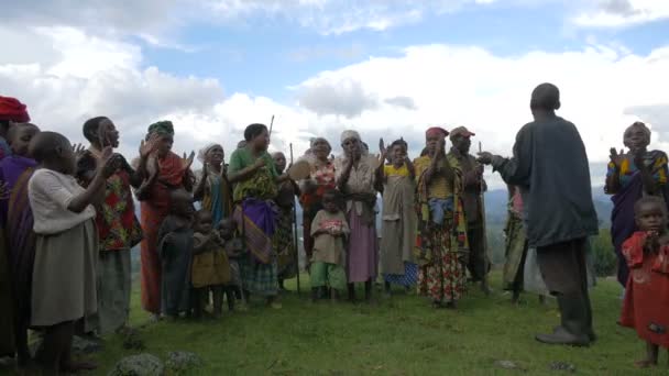 Africanos Cantando Batendo Palmas Campo — Vídeo de Stock