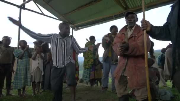 Zicht Afrikaanse Mannen Die Dansen — Stockvideo