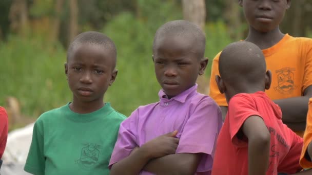 Afrikkalainen Lapset Seisovat Video — kuvapankkivideo