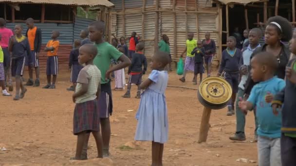 Afrikanske Barn Voksne – stockvideo