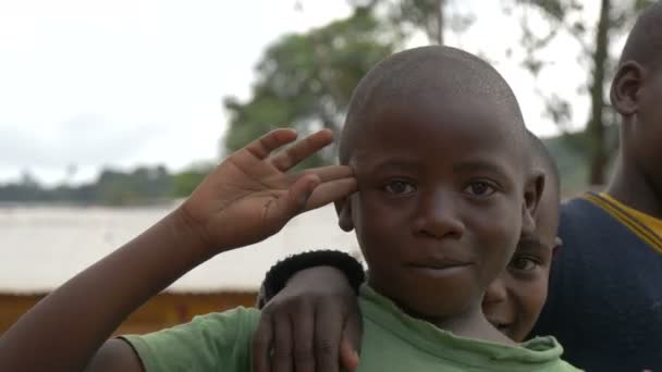 Afrikanske Barn Lager Grimaser – stockvideo