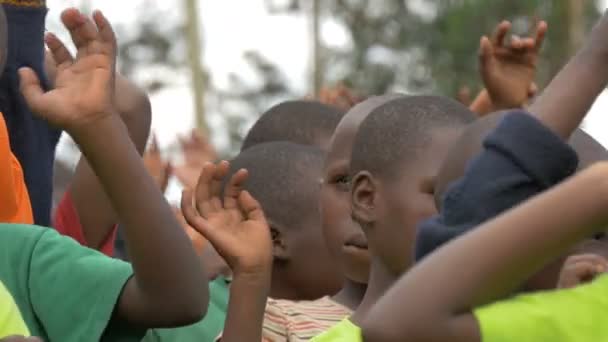 Niños Africanos Saludando Vídeo — Vídeo de stock