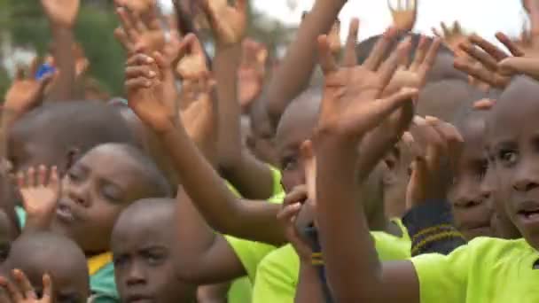 Crianças Africanas Acenando Vídeo — Vídeo de Stock