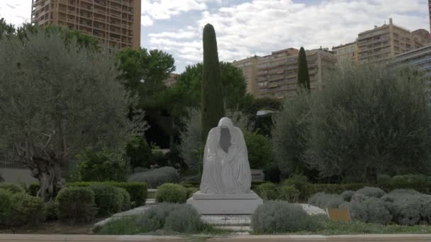 Rzeźba Płaszcz Sumienia Monako — Wideo stockowe