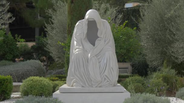 Rzeźba Płaszcz Sumienia Monako — Wideo stockowe
