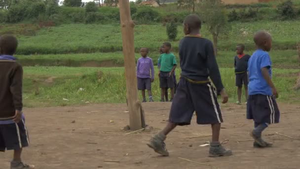 Afrikkalainen Lapset Kävely Tanssi — kuvapankkivideo