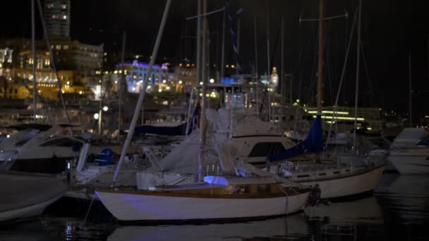 Pan Derecha Los Barcos Puerto Por Noche — Vídeos de Stock