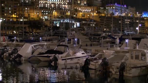 Нахил Човнів Будівель Вночі Монако — стокове відео